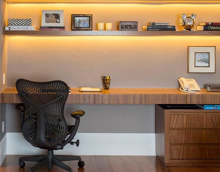 Fita LED na decoração dos ambientes - home office